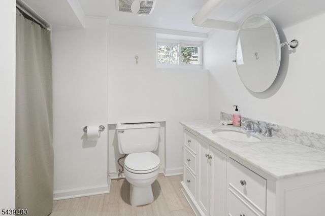 35 N Summit Ave, Chatham Boro, NJ 07928