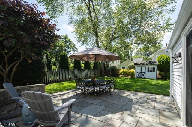 35 N Summit Ave, Chatham Boro, NJ 07928