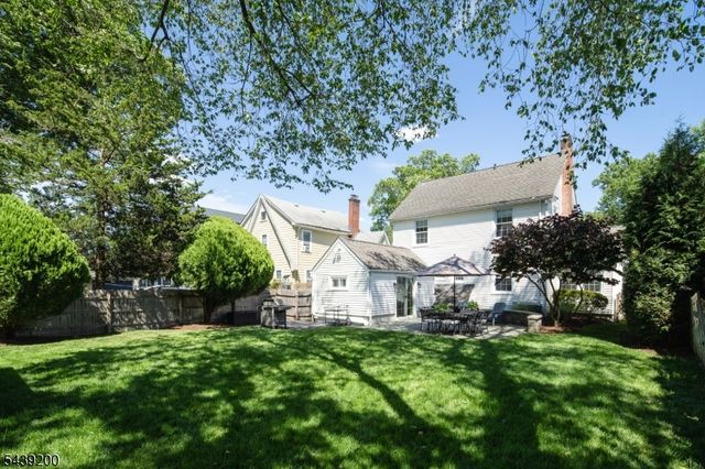 35 N Summit Ave, Chatham Boro, NJ 07928