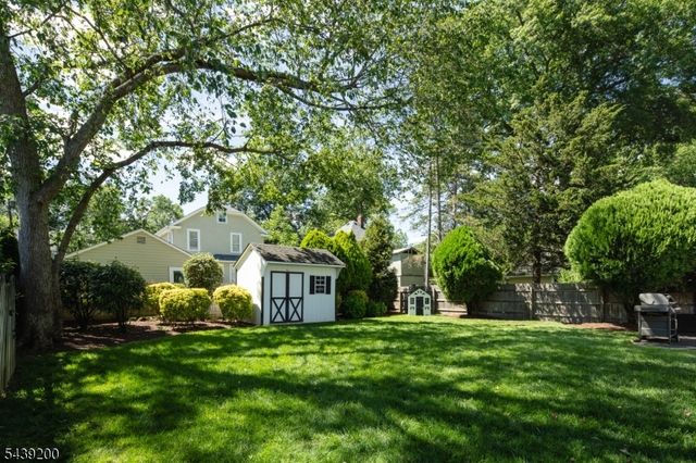 35 N Summit Ave, Chatham Boro, NJ 07928