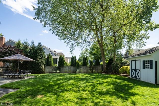 35 N Summit Ave, Chatham Boro, NJ 07928