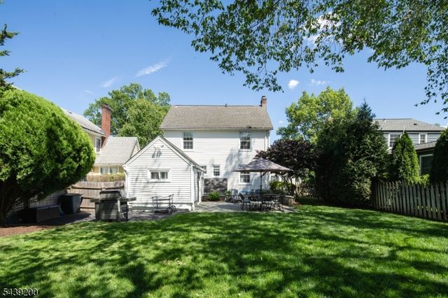 35 N Summit Ave, Chatham Boro, NJ 07928