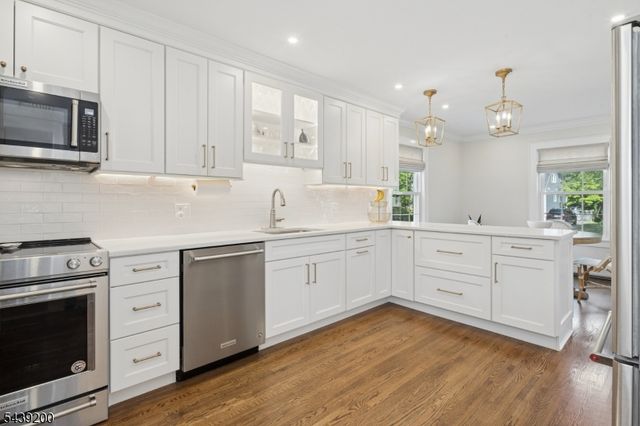 35 N Summit Ave, Chatham Boro, NJ 07928