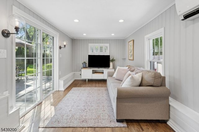 35 N Summit Ave, Chatham Boro, NJ 07928