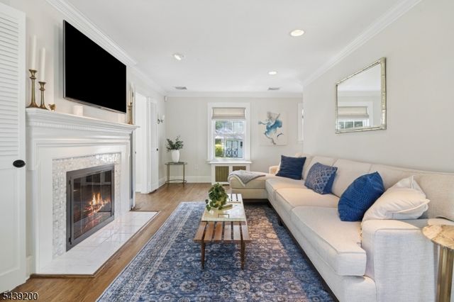 35 N Summit Ave, Chatham Boro, NJ 07928