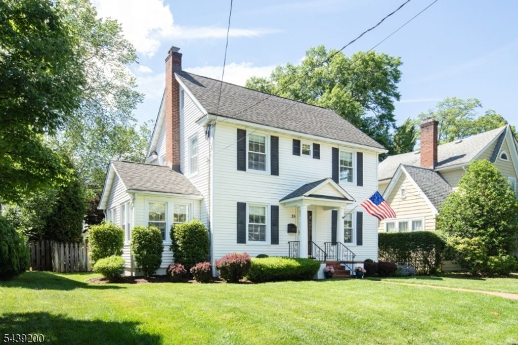 35 N Summit Ave, Chatham Boro, NJ 07928