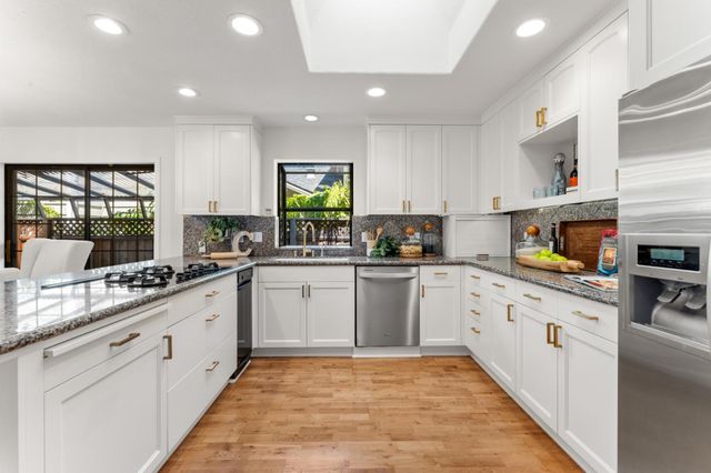 537 Mountain View Avenue, Mountain View, CA 94041