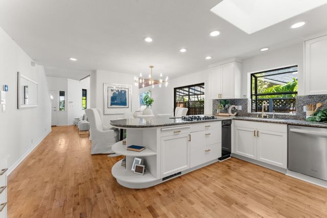 537 Mountain View Avenue, Mountain View, CA 94041