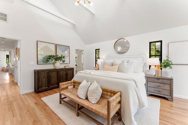 537 Mountain View Avenue, Mountain View, CA 94041