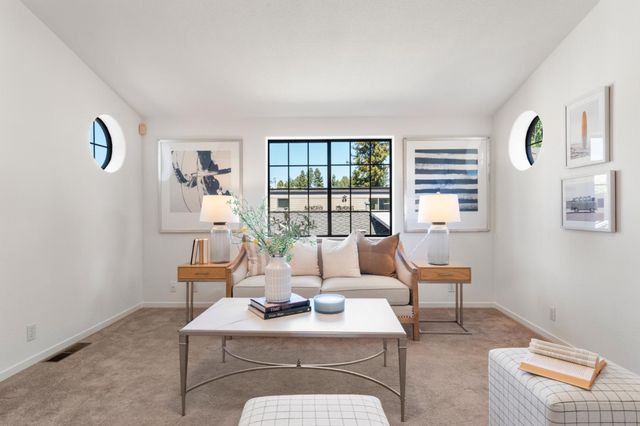 537 Mountain View Avenue, Mountain View, CA 94041