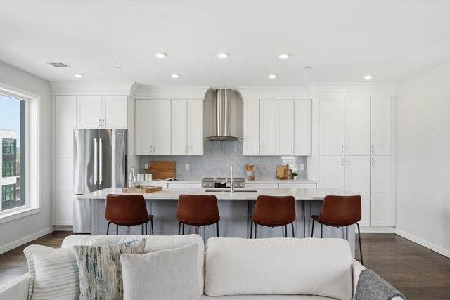 267 Old Colony 601, Boston, MA 02127