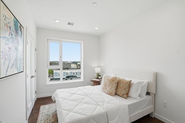 267 Old Colony 601, Boston, MA 02127