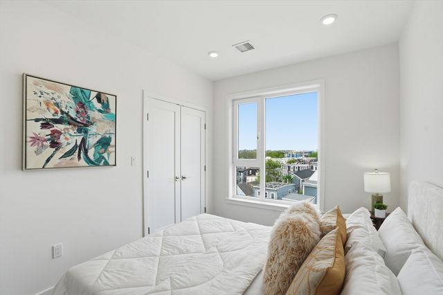 267 Old Colony 601, Boston, MA 02127