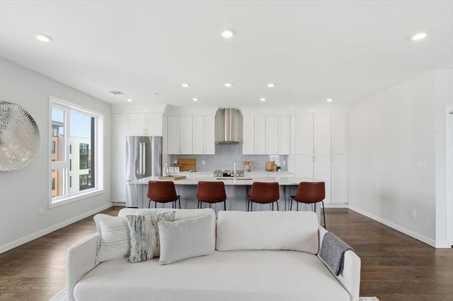 267 Old Colony 601, Boston, MA 02127