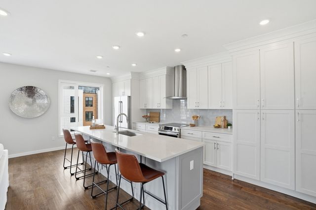 267 Old Colony 601, Boston, MA 02127