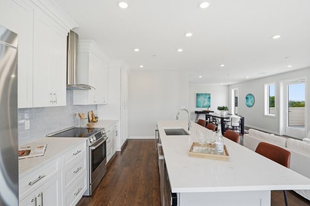 267 Old Colony 601, Boston, MA 02127