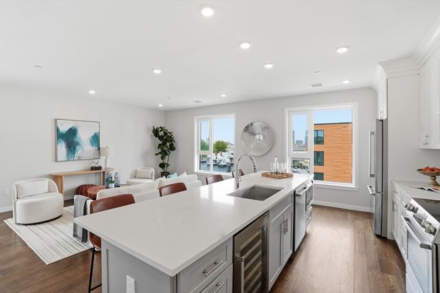 267 Old Colony 601, Boston, MA 02127