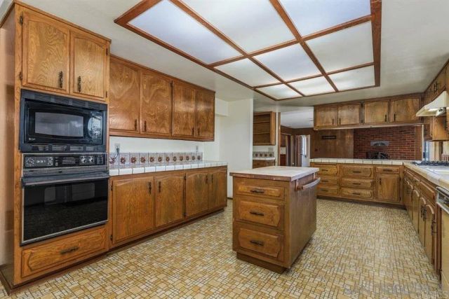 31600 Oak Glen Road, Valley Center, CA 92082