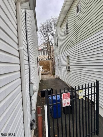 219 Peshine Ave, Newark City, NJ 07108