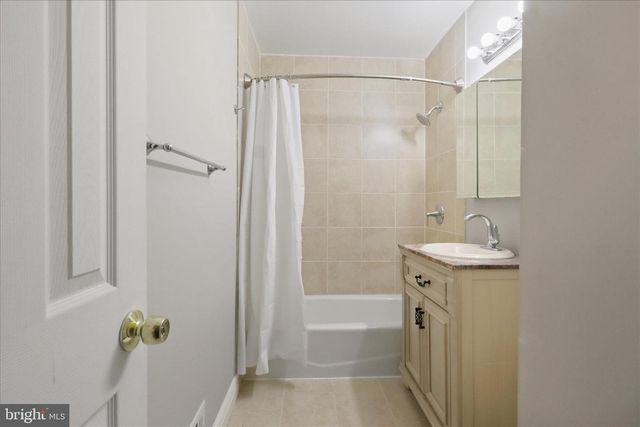 10439 COURTHOUSE DR, Fairfax, VA 22030