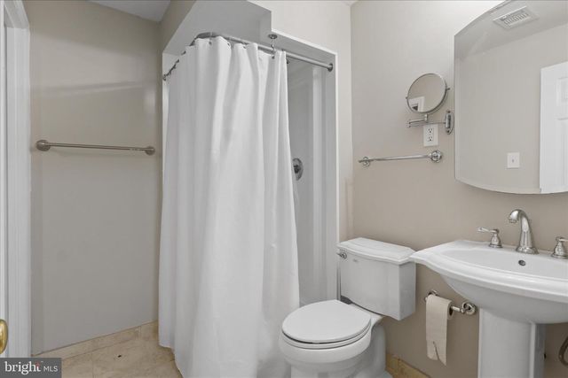 10439 COURTHOUSE DR, Fairfax, VA 22030