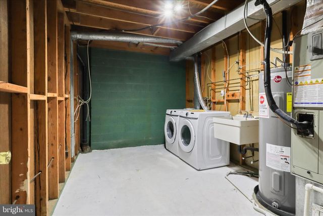 10439 COURTHOUSE DR, Fairfax, VA 22030