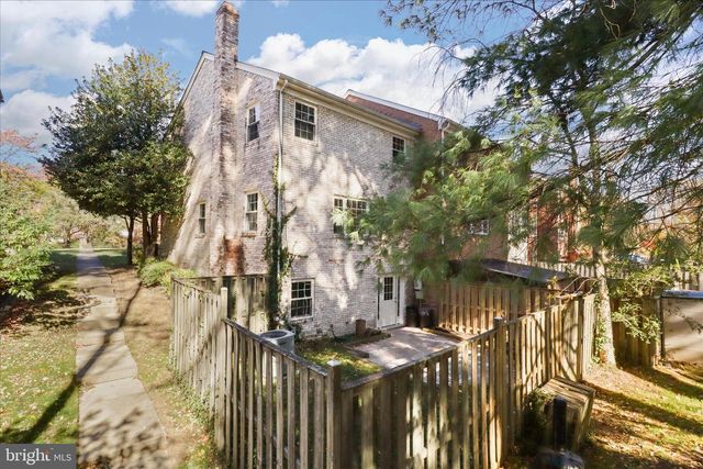 10439 COURTHOUSE DR, Fairfax, VA 22030