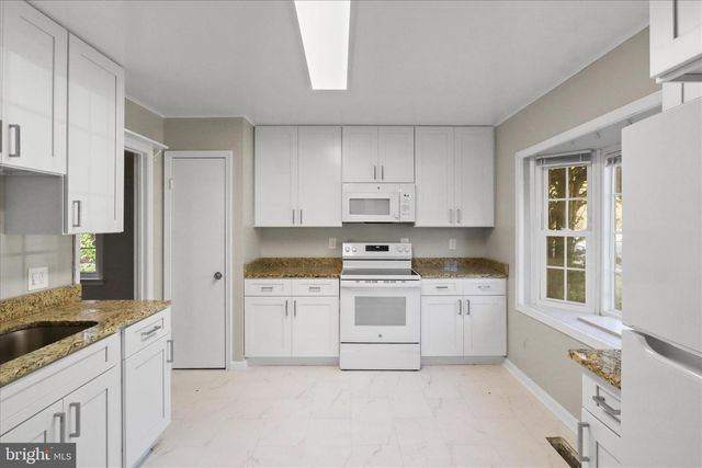 10439 COURTHOUSE DR, Fairfax, VA 22030