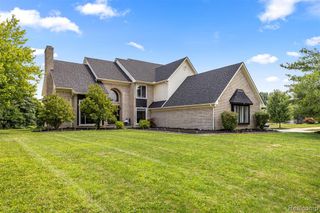 8140 N Pointe Court, Canton, MI 48187