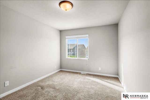 8626 Reynolds Street, Omaha, NE 68122