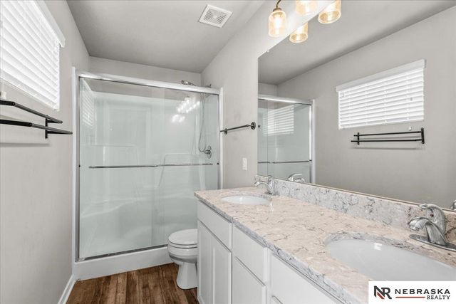 8626 Reynolds Street, Omaha, NE 68122