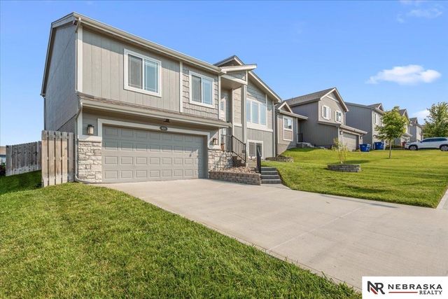 8626 Reynolds Street, Omaha, NE 68122
