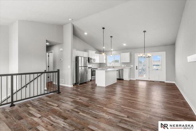 8626 Reynolds Street, Omaha, NE 68122