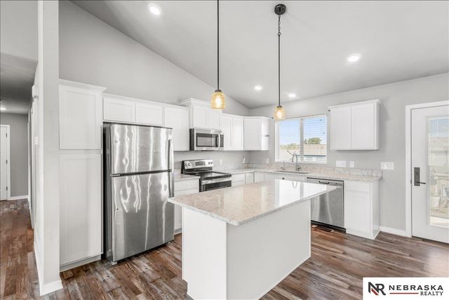 8626 Reynolds Street, Omaha, NE 68122