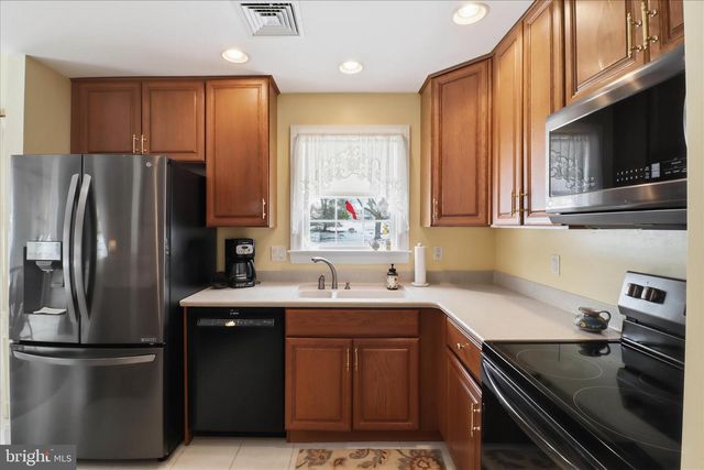 309 CHARLESTON LN, Reading, PA 19610