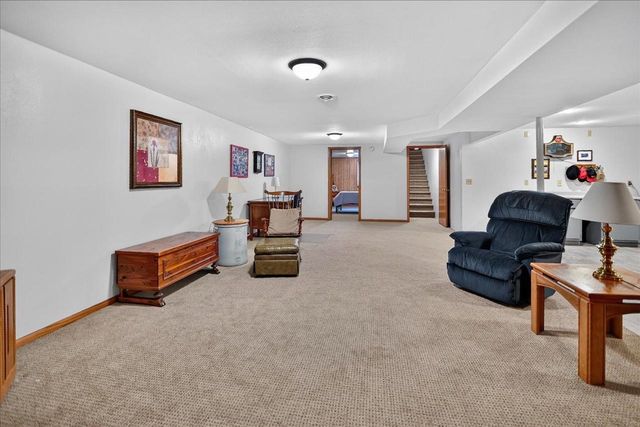 617 Kvamme Lane, Stoughton, WI 53589