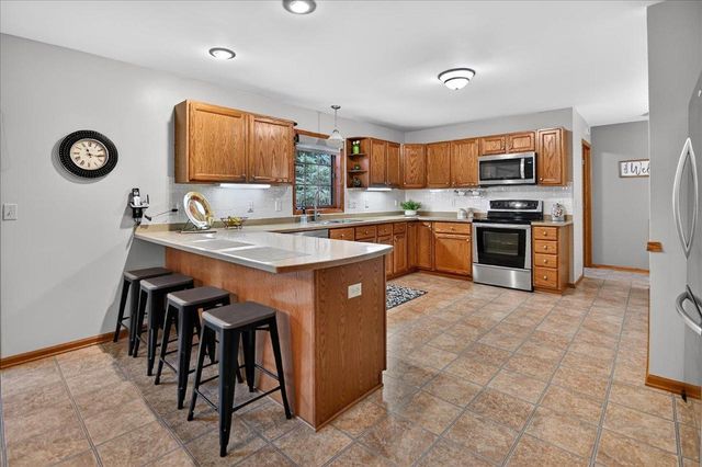 617 Kvamme Lane, Stoughton, WI 53589