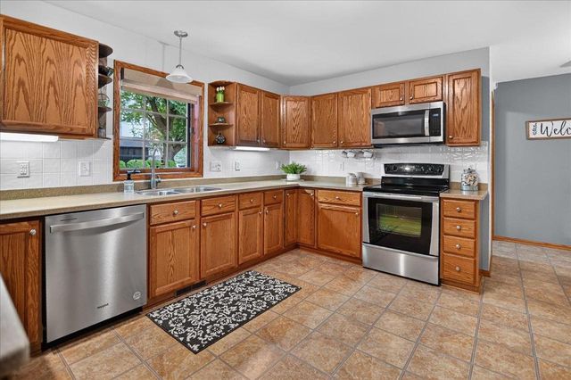 617 Kvamme Lane, Stoughton, WI 53589