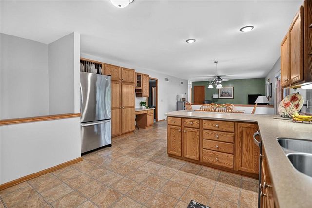 617 Kvamme Lane, Stoughton, WI 53589