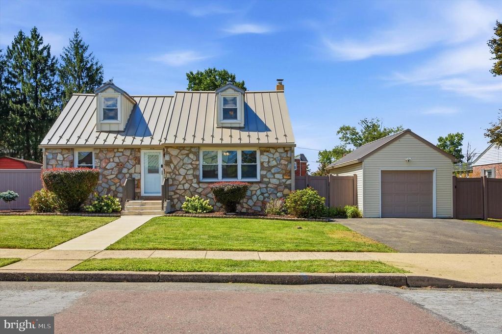 376 E 4TH ST, LANSDALE, PA 19446 — photo 2