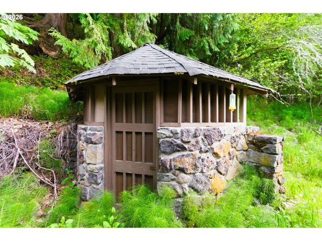 112 Sw TUALATIN Loop, West Linn, OR 97068