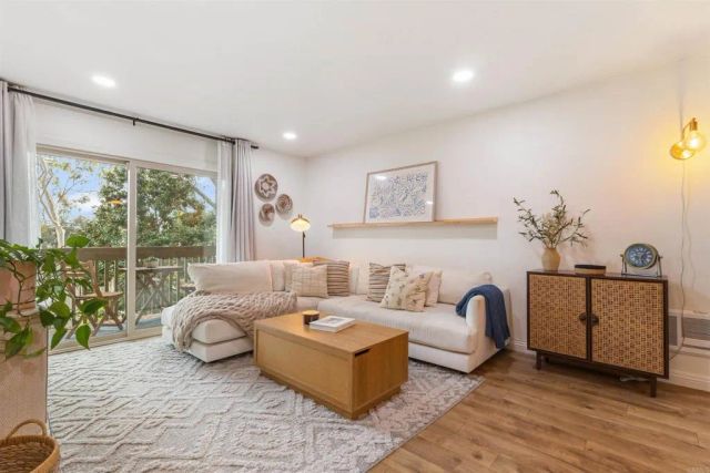 432 Edgehill Lane 74, Oceanside, CA 92054