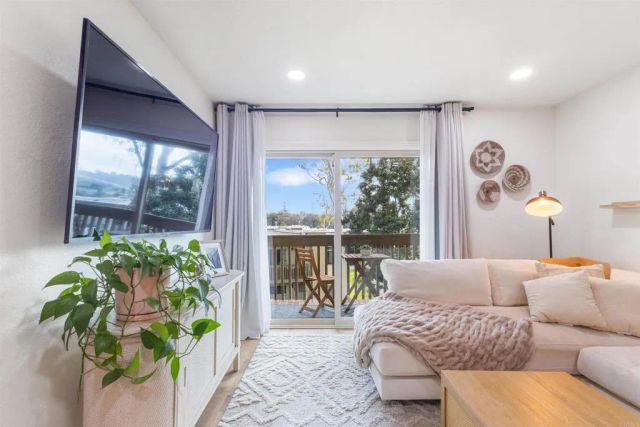 432 Edgehill Lane 74, Oceanside, CA 92054