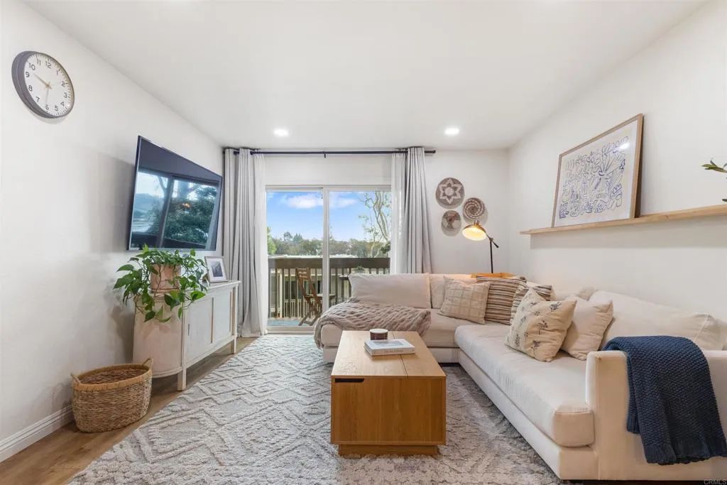 432 Edgehill Lane 74, Oceanside, CA 92054