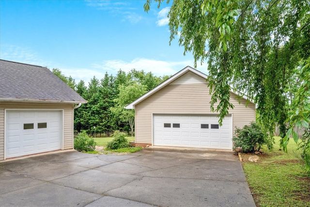 107 Aiken Farm Road, Pickens, SC 29671