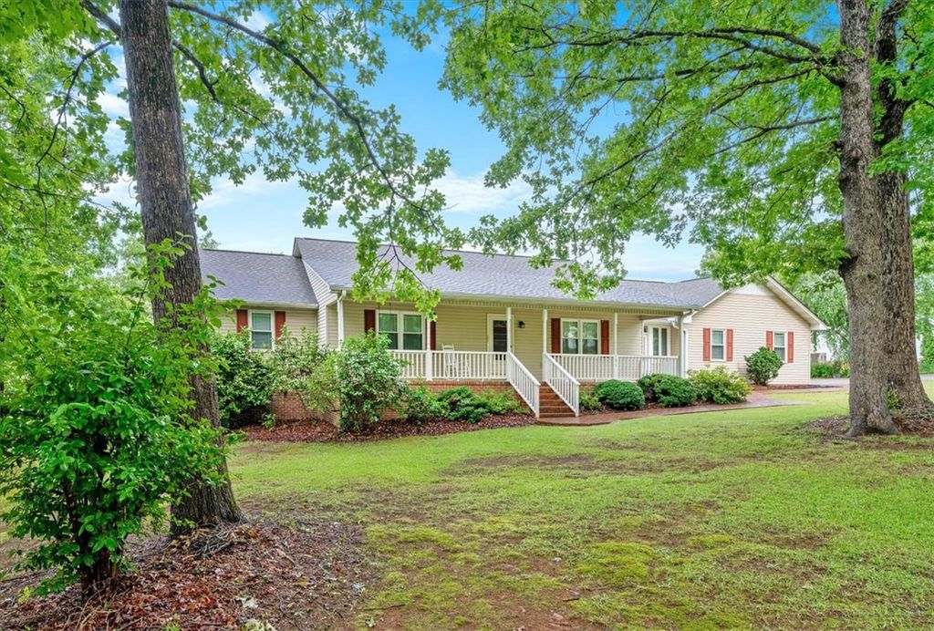 107 Aiken Farm Road, Pickens, SC 29671