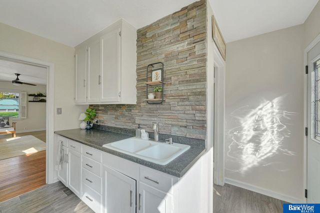 1322 S 48th Street, Lincoln, NE 68510