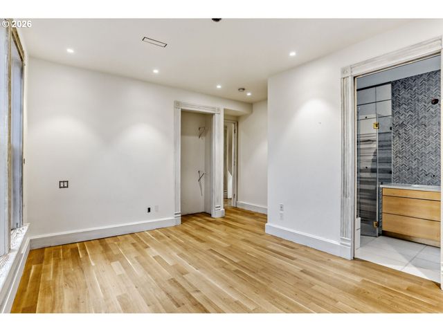 2377 Nw KEARNEY St, Portland, OR 97210