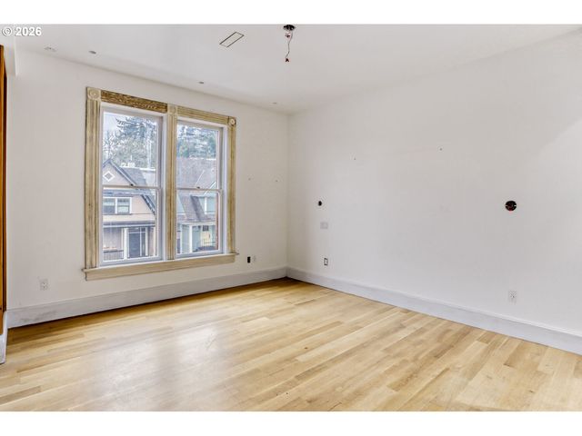 2377 Nw KEARNEY St, Portland, OR 97210