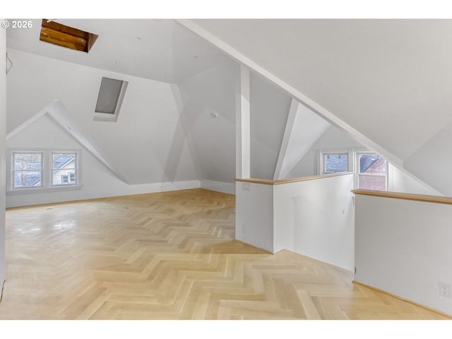 2377 Nw KEARNEY St, Portland, OR 97210